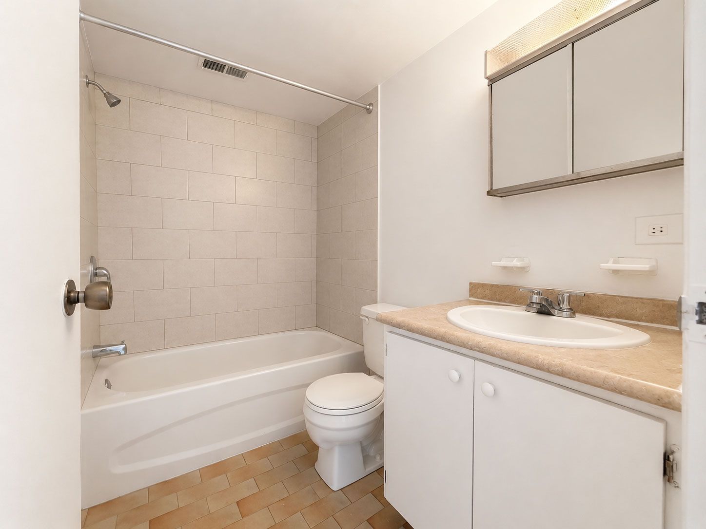 1595 Boulevard Henri Bourassa Ouest — photo 2